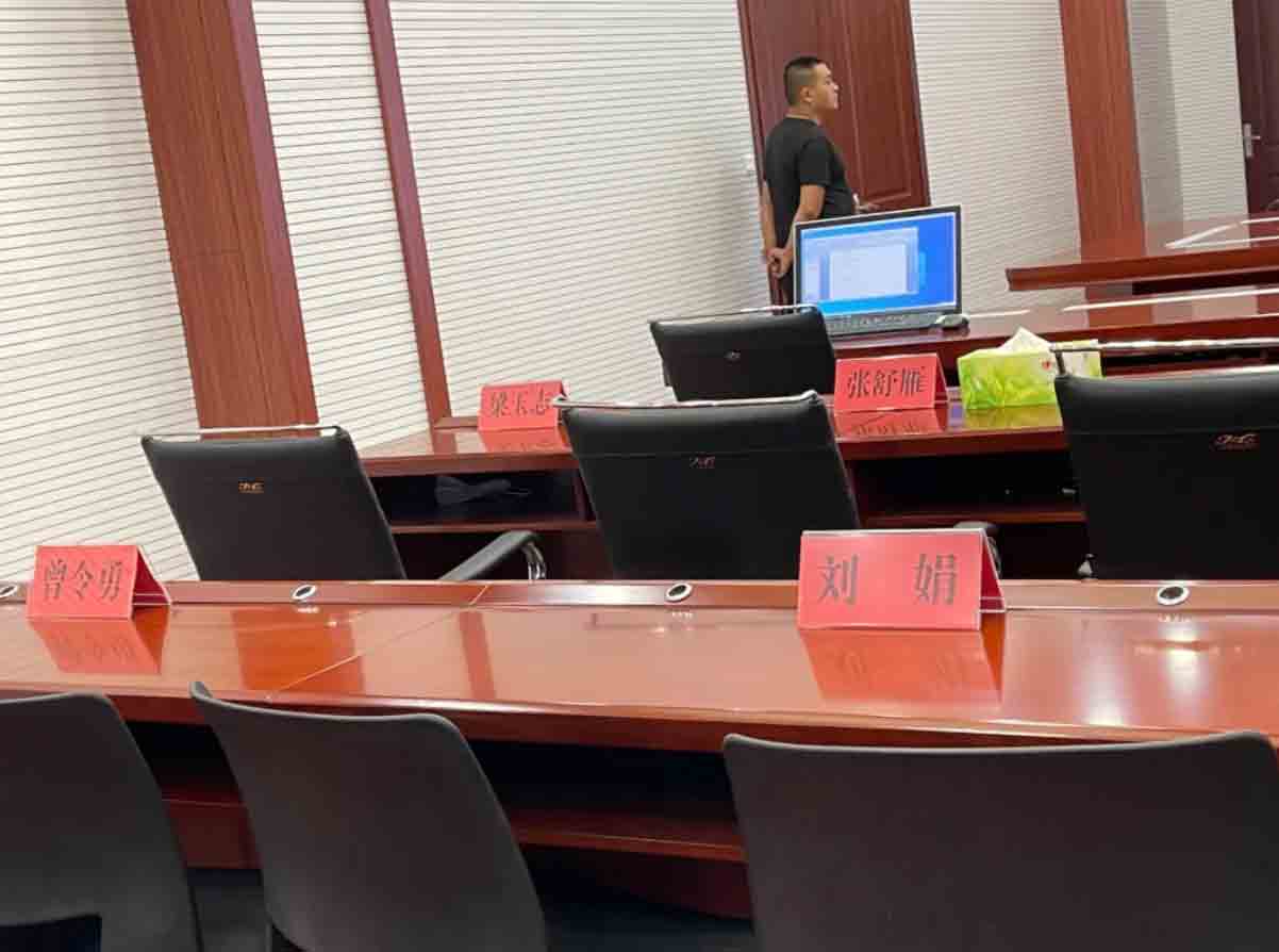 我所经历的“遥控”庭审 法官被律师们现场抓包 我所经历的“遥控”庭审 法官被律师们现场抓包