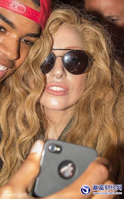 ͼLadyGagaԢ˿Ӱǻ(6)