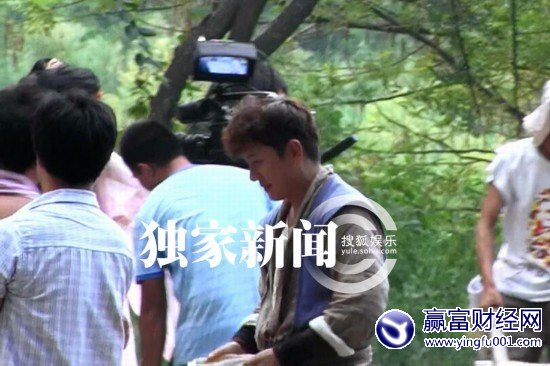 �º���Ʋ������Ϸ��װ������Ů�Ƴ��ֺǺ�(13)